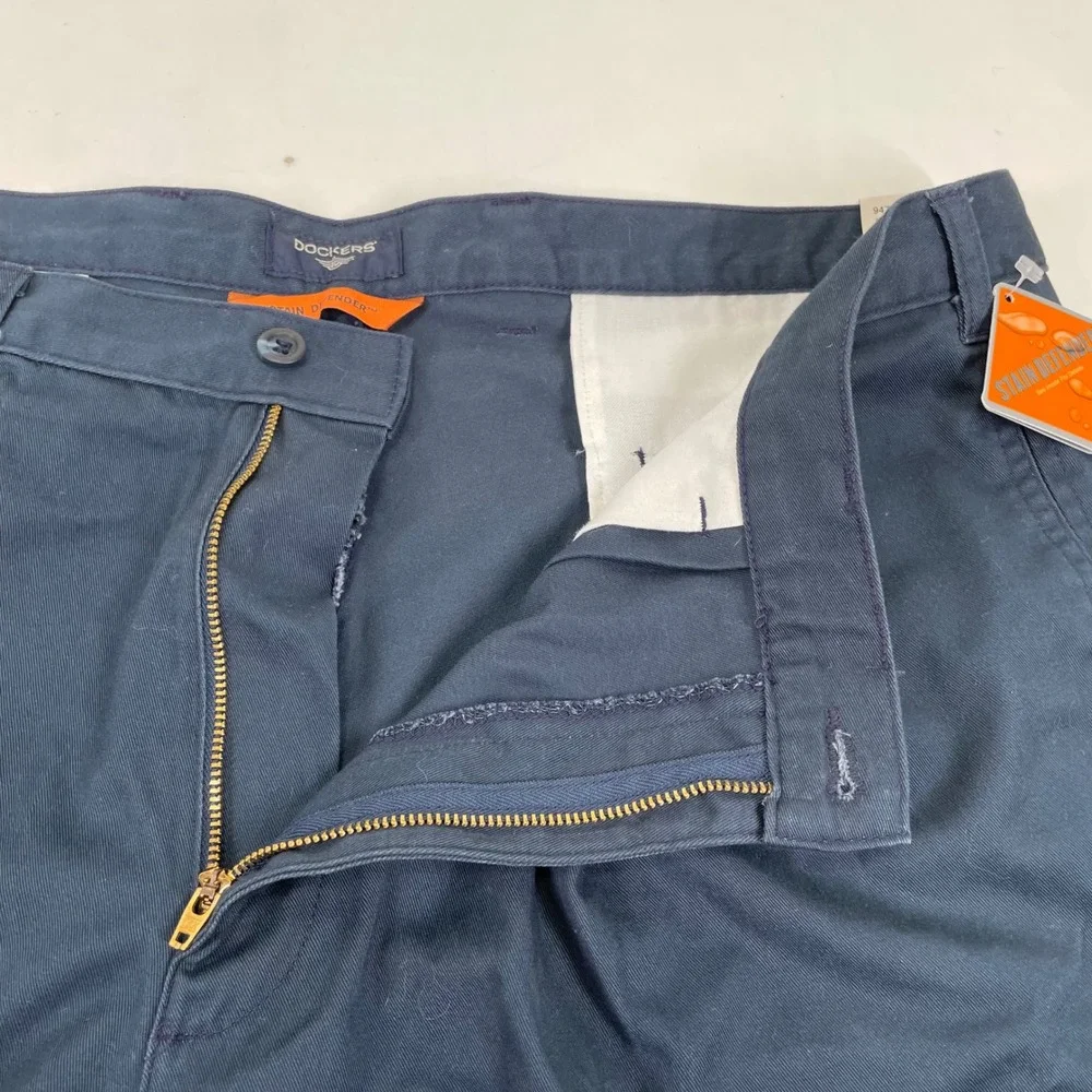 Dockers Mens Go Khaki Pleated Shorts Navy Blue Stain Defender Cotton Size 38 NWT